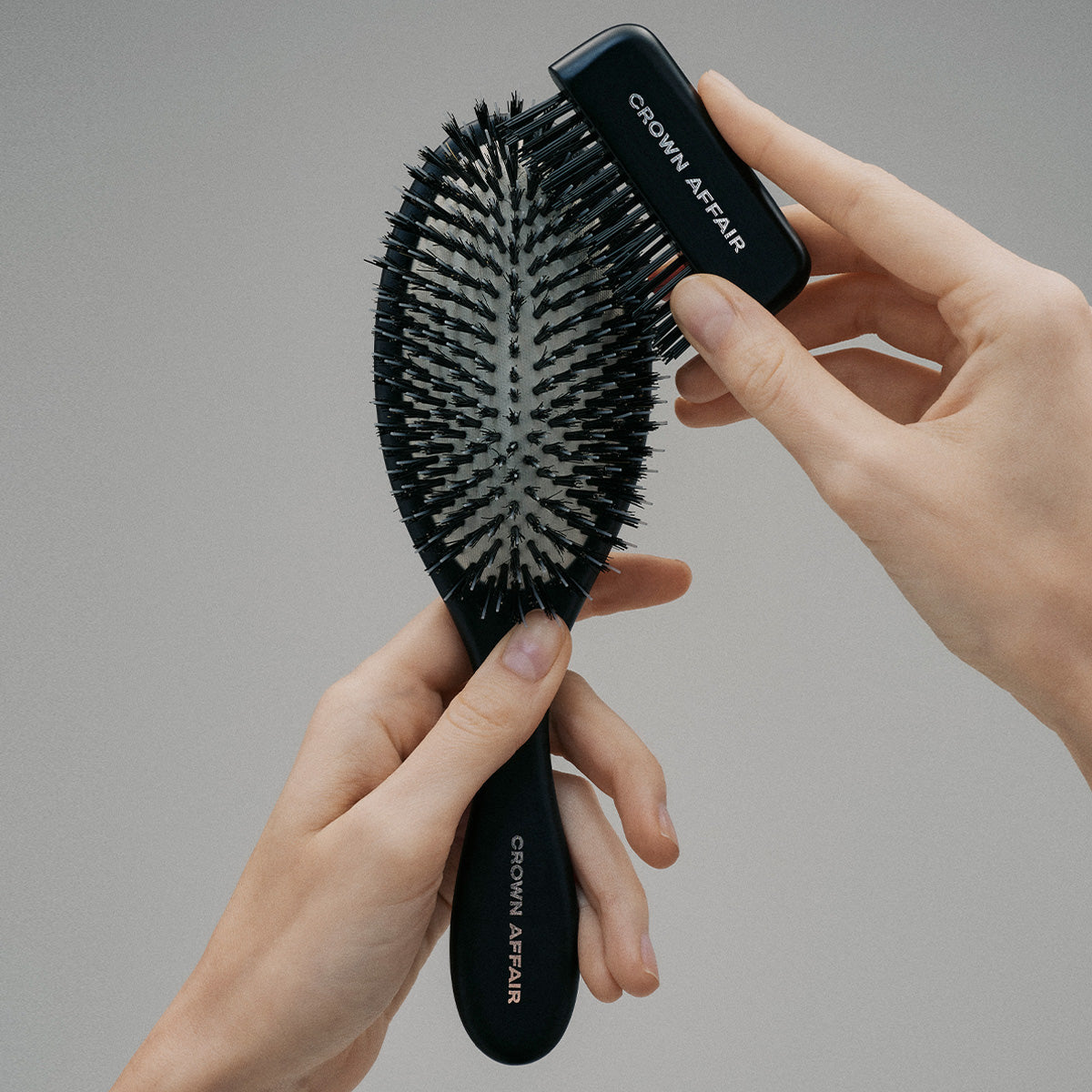 TheBrushCleaner-OnModel