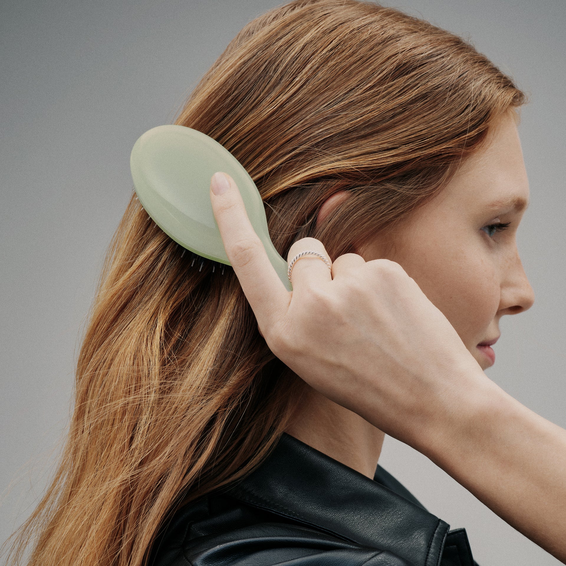 TheMiniBrush-OnModel01