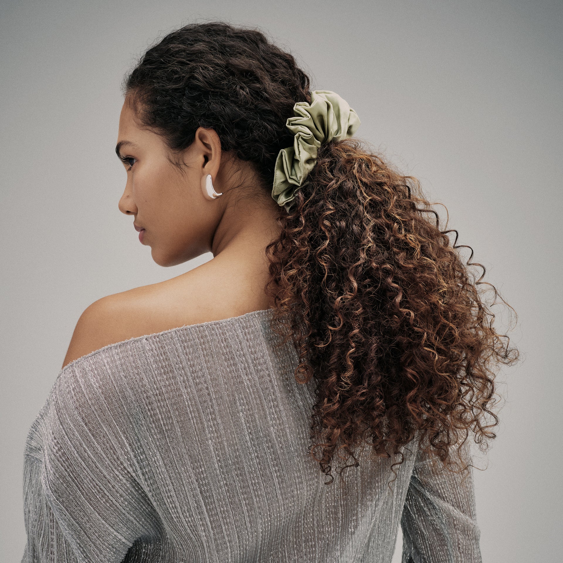 THESCRUNCHIE002-OnModel